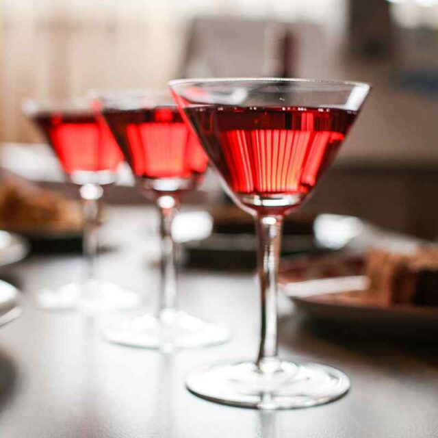 https://usmaan.in/wp-content/uploads/2020/01/dine-and-wine-640x640.jpg